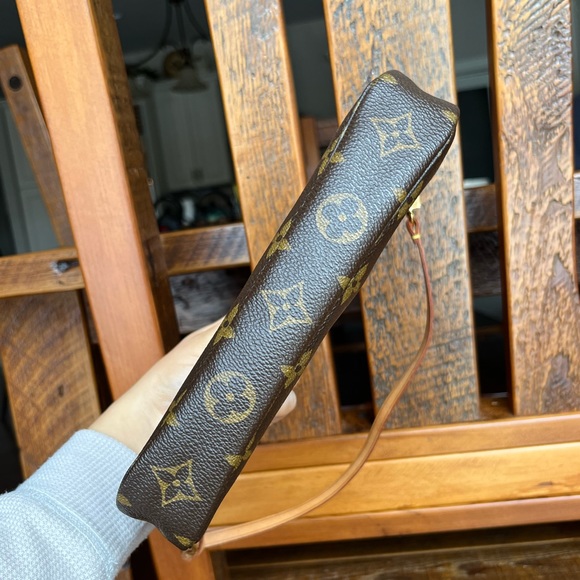 SOLD ‼️ LV Pochette Accessories - Picture 5 of 12